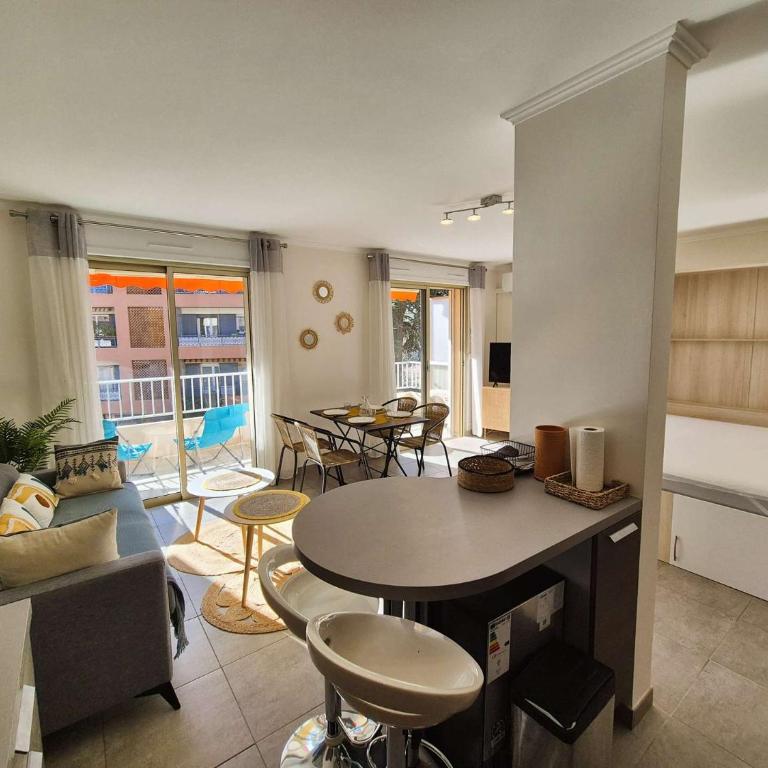 Sanary, 3 couchages, climatisation, tout à pied - Studio - 8