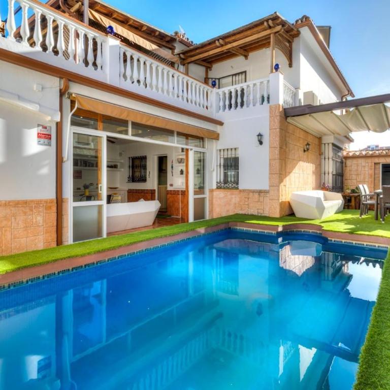 Family Villa with central location - Casa de 4 dormitorios - 4