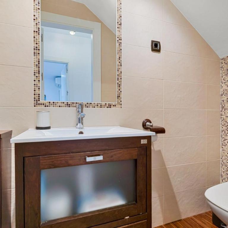 Family Villa with central location - Casa de 4 dormitorios - 30