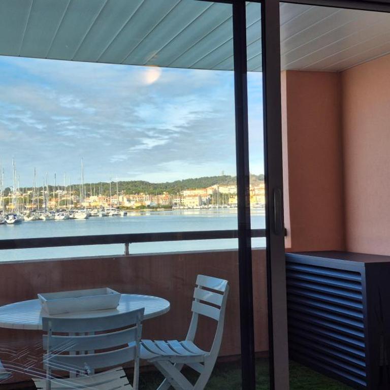 T2, superbe vue mer rénovée, parking, clim, piscine - Appartement 1 Chambre - 10