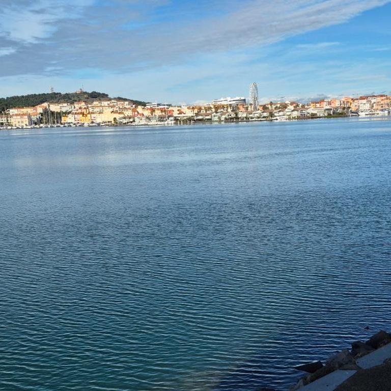 T2, superbe vue mer rénovée, parking, clim, piscine - Appartement 1 Chambre - 44