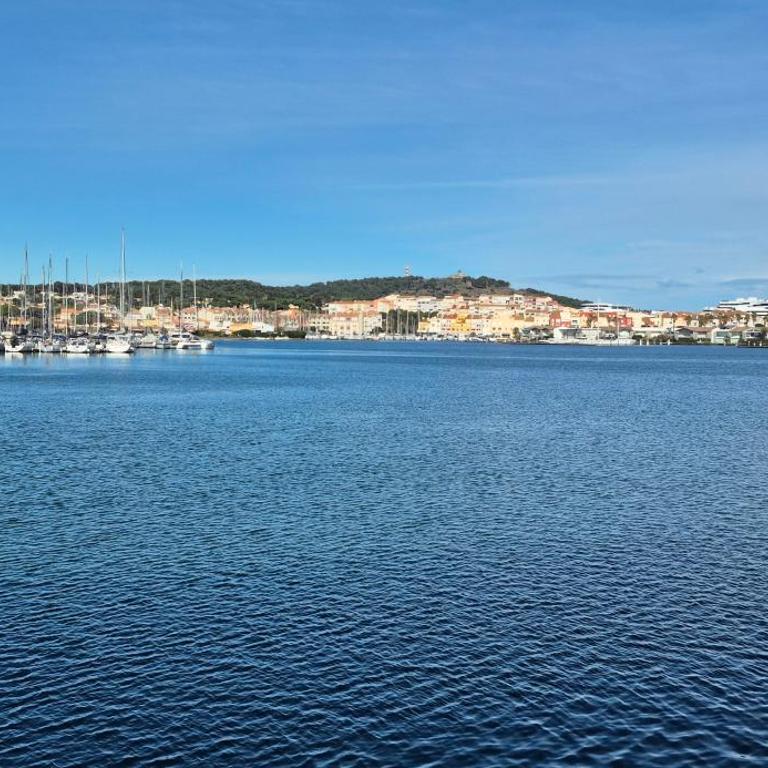 T2, superbe vue mer rénovée, parking, clim, piscine - Appartement 1 Chambre - 45