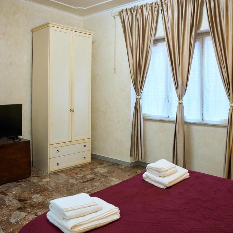 Gardenie Guest House vicino la metro - Camera Matrimoniale con Bagno Privato Esterno - 4