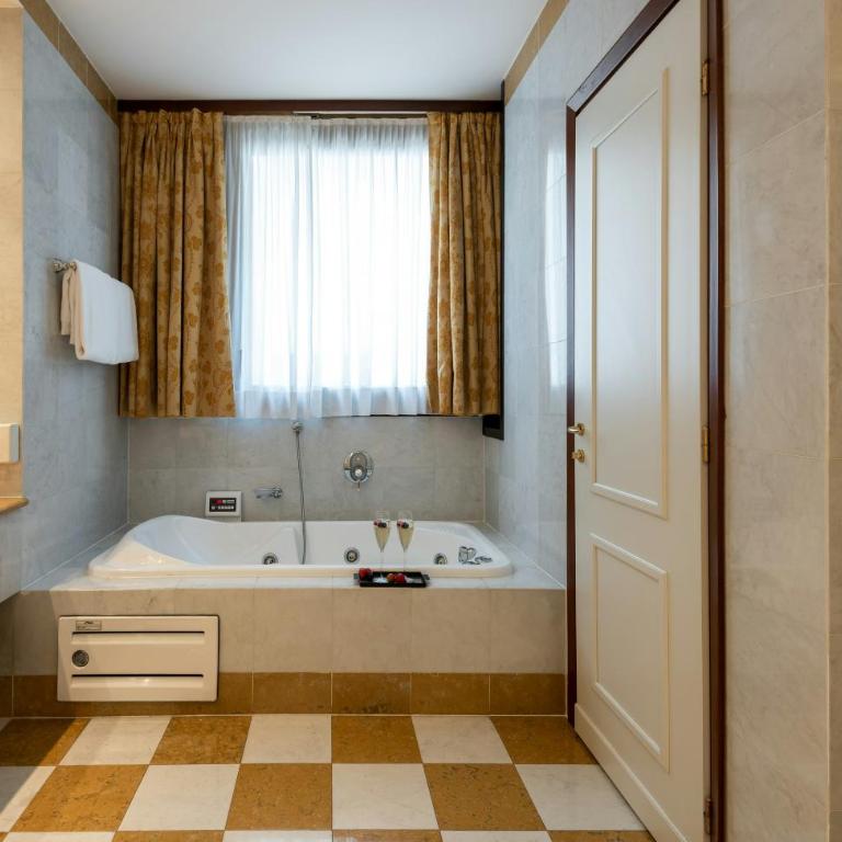 Leonardo Hotel Milan City Center - One-Bedroom King Suite (4 Adults) - 1