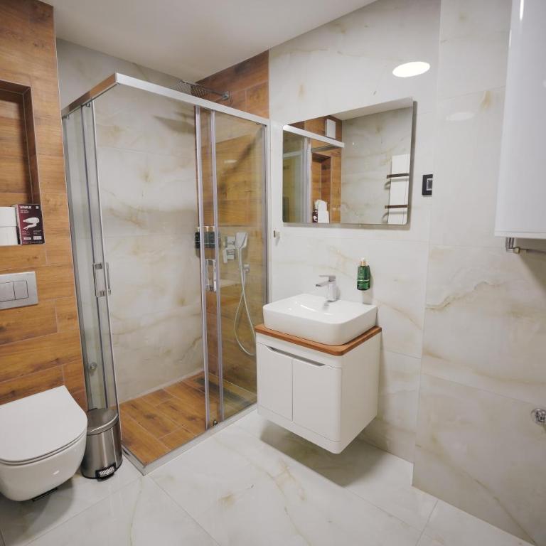 Golden Panorama Spa & Wellness - Premium One-Bedroom Apartment with Balcony and Free Spa Access - 4