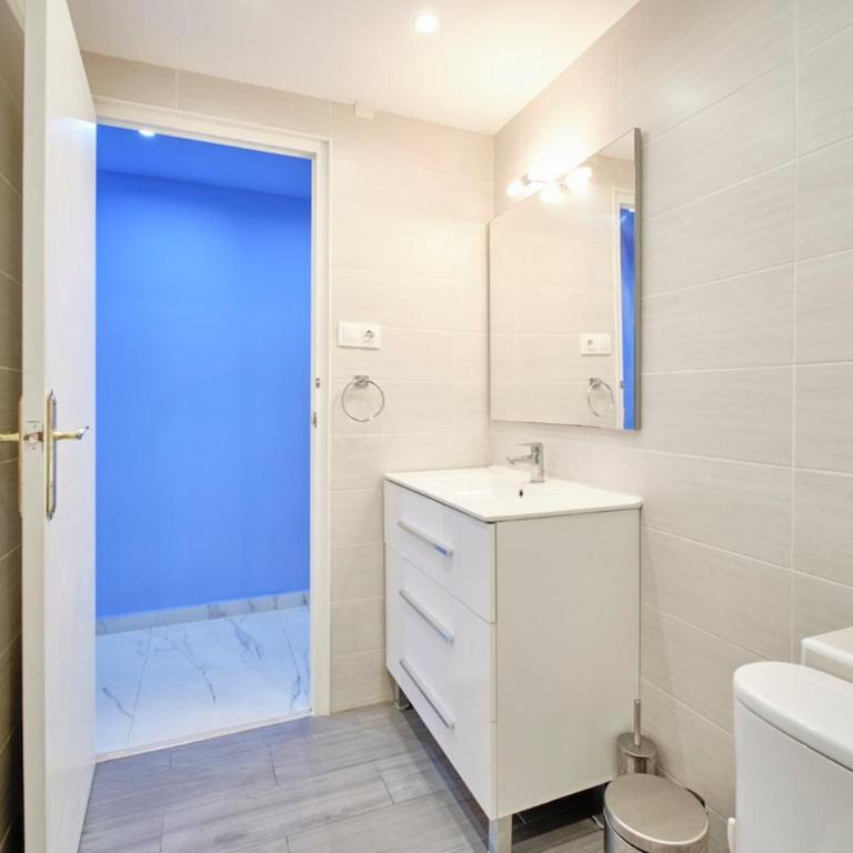 Luxury flat Alicante center-Remote worker-Netflix - Two-Bedroom Apartment - 17