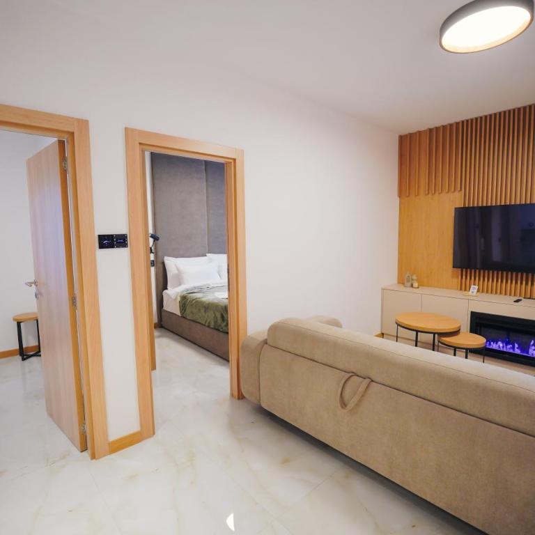 Golden Panorama Spa & Wellness - Premium Two-Bedroom Apartment with Balcony, Terrace and Free Spa Access - 2