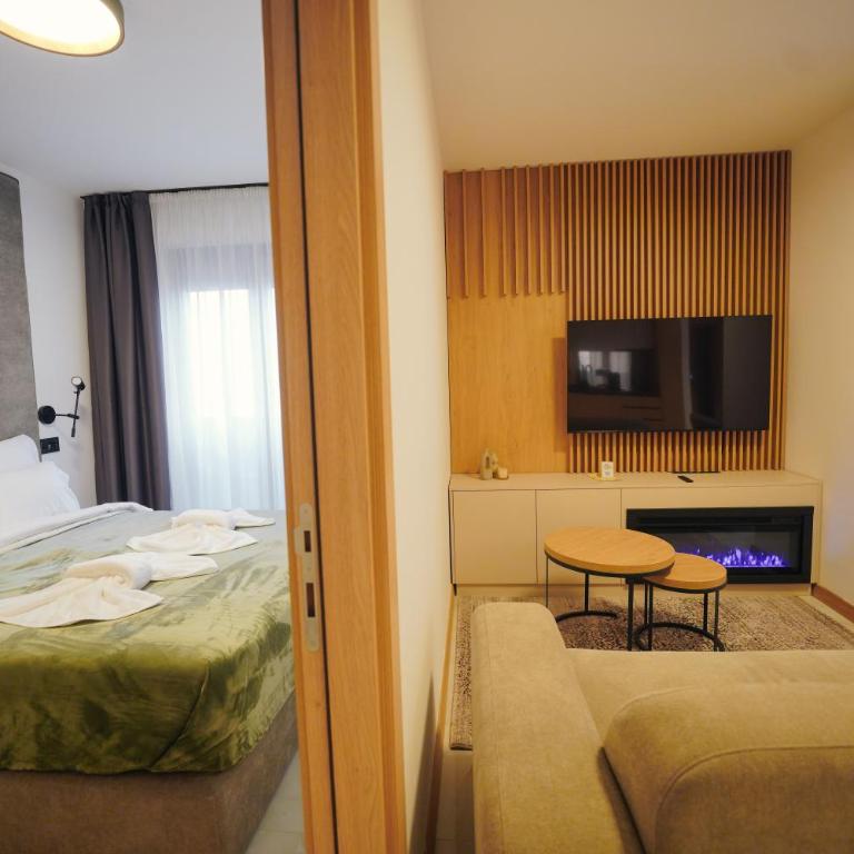 Golden Panorama Spa & Wellness - Premium Two-Bedroom Apartment with Balcony, Terrace and Free Spa Access - 4