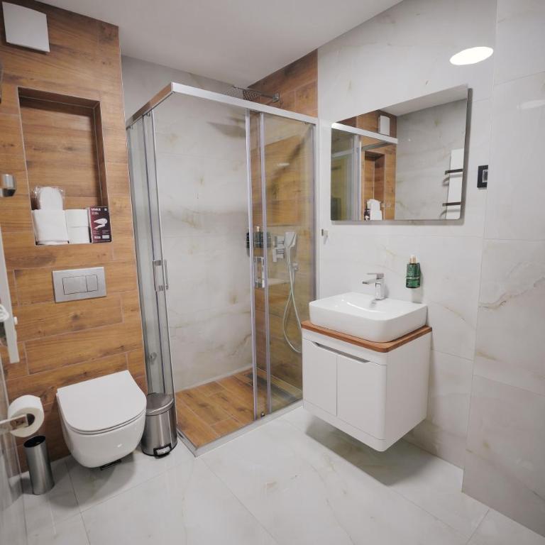 Golden Panorama Spa & Wellness - Premium Two-Bedroom Apartment with Balcony, Terrace and Free Spa Access - 5