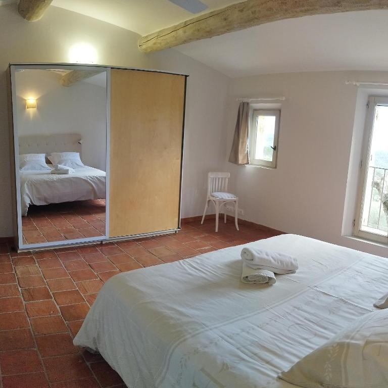 villa provençale en pierre avec vue sur la mer, piscine et jacuzzi - Villa avec Piscine Privée - 61