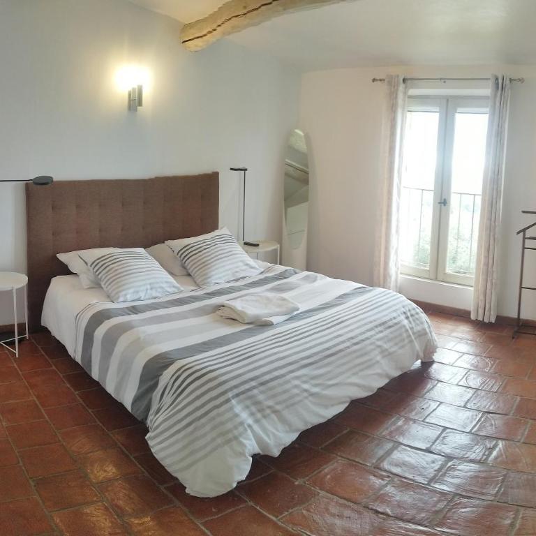villa provençale en pierre avec vue sur la mer, piscine et jacuzzi - Villa avec Piscine Privée - 56