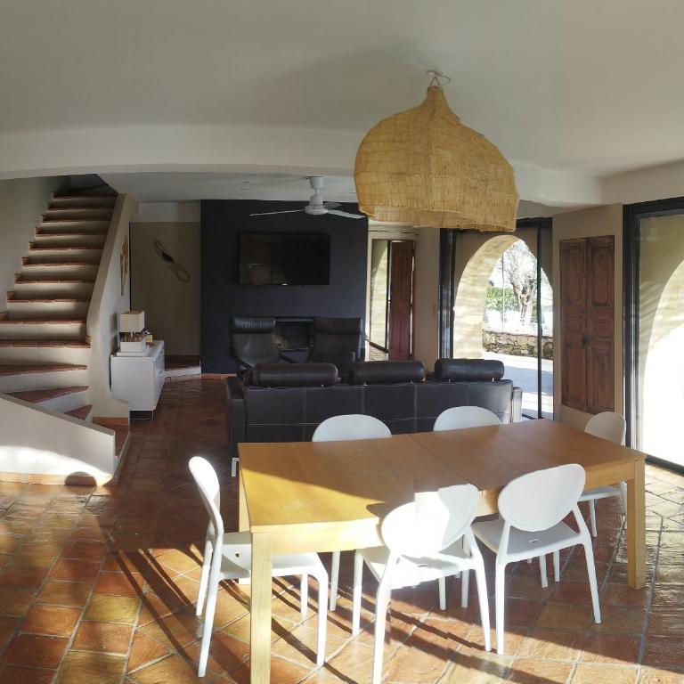 villa provençale en pierre avec vue sur la mer, piscine et jacuzzi - Villa avec Piscine Privée - 43