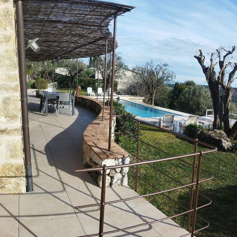 villa provençale en pierre avec vue sur la mer, piscine et jacuzzi - Villa avec Piscine Privée - 24