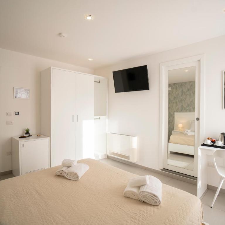 Residenza La Torre - Camera Matrimoniale/Doppia con Letti Singoli con Vista Mare Laterale - 8