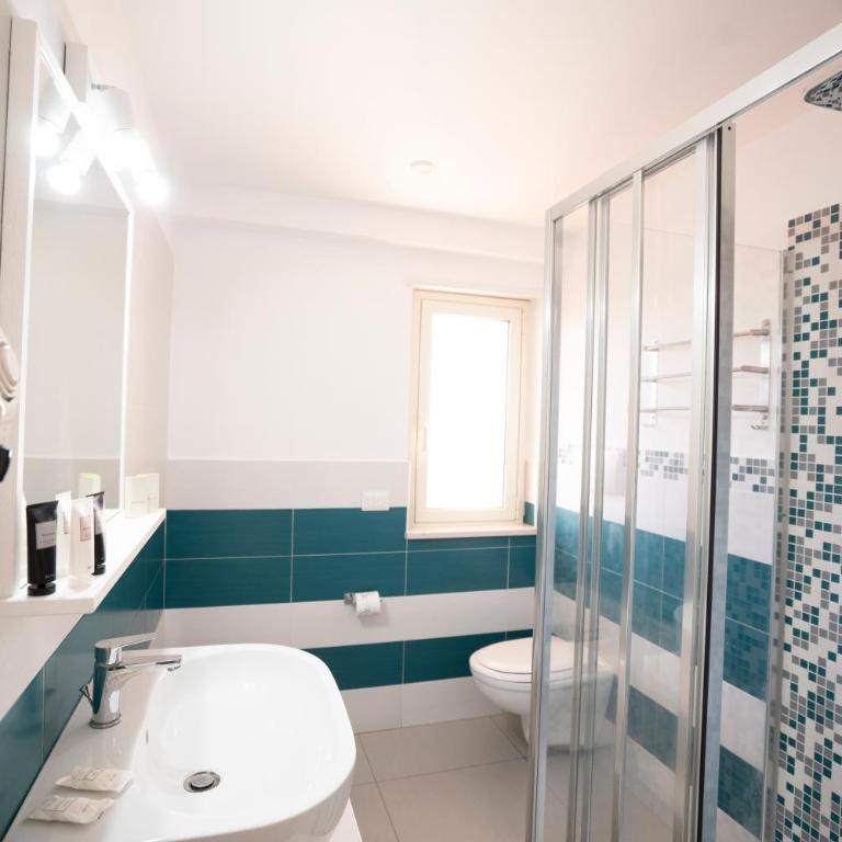 Residenza La Torre - Camera Matrimoniale/Doppia con Letti Singoli con Vista Mare Parziale - 16