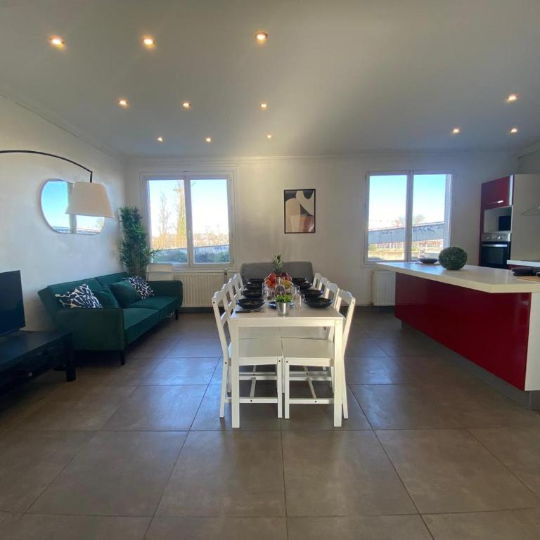 BnGo l La Pause Urbaine l 3ch, 10p - Three-Bedroom Apartment - 10