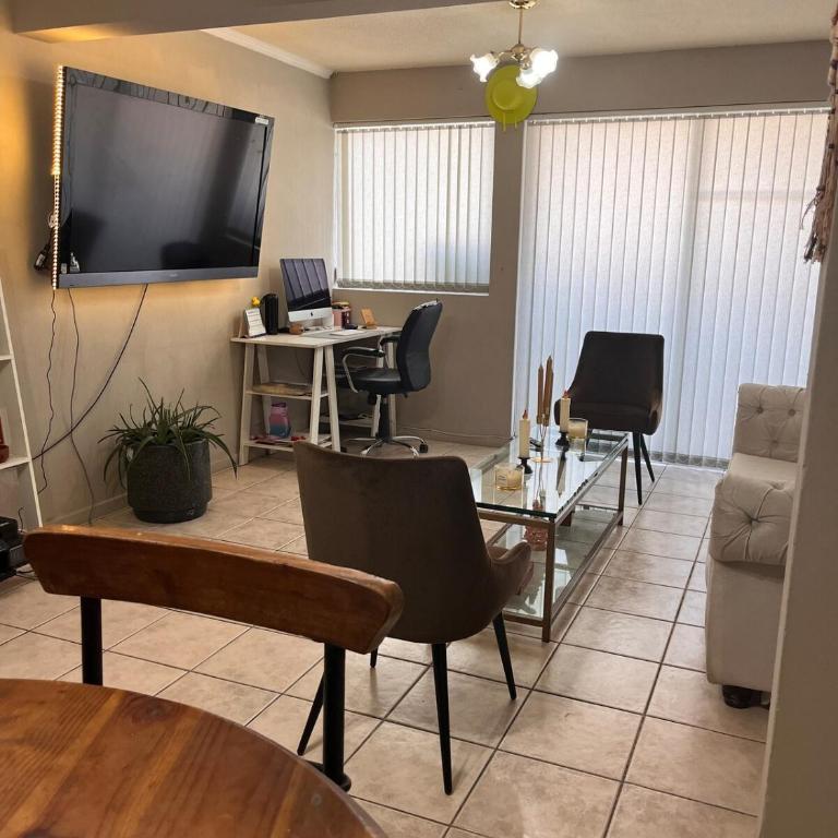 Departamento céntrico amplio 2D Balcón Estacionamiento - Two-Bedroom Apartment - 5
