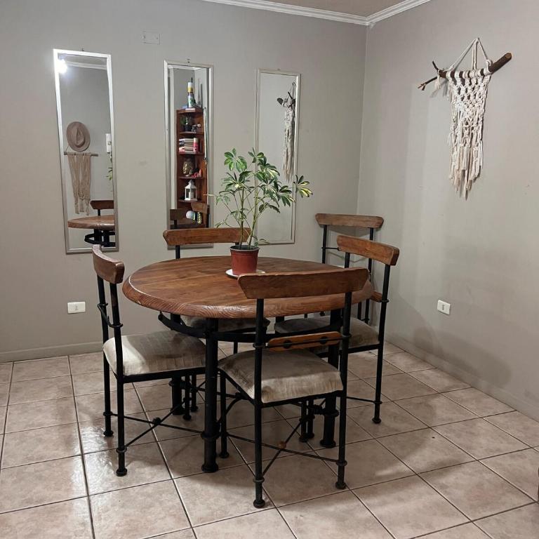 Departamento céntrico amplio 2D Balcón Estacionamiento - Two-Bedroom Apartment - 7