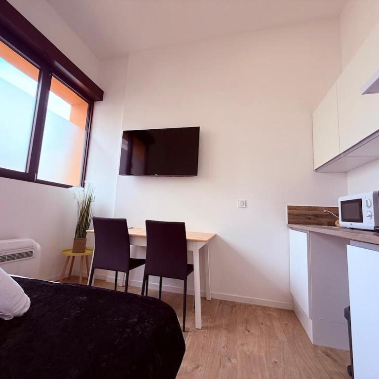 Miribel 2 - Studio - Jean Mace - One-Bedroom Apartment - 14