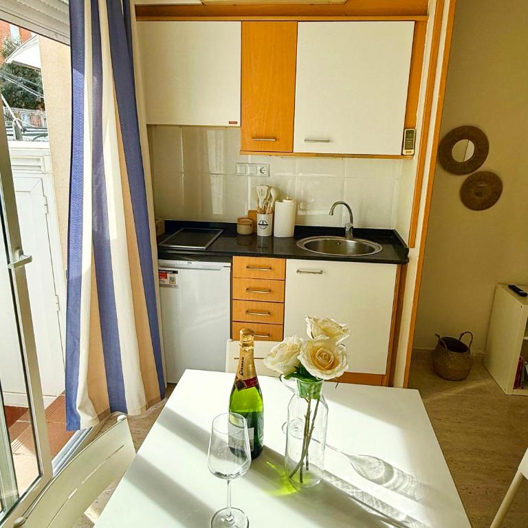 Apt con chill-out, piscina en la azotea a 5 min de la playa y parking privado - Estudio con terraza - 16