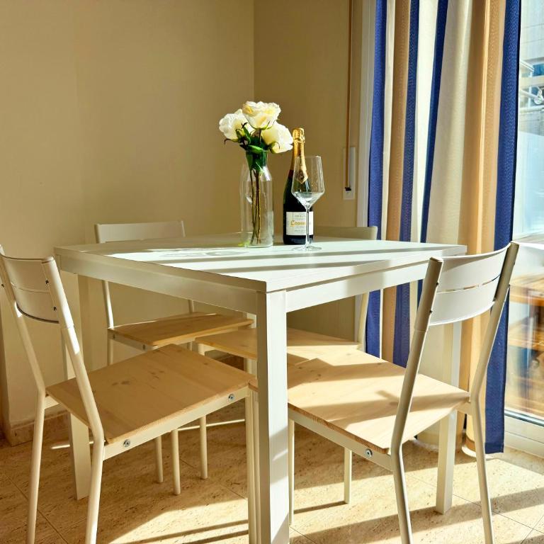 Apt con chill-out, piscina en la azotea a 5 min de la playa y parking privado - Estudio con terraza - 7