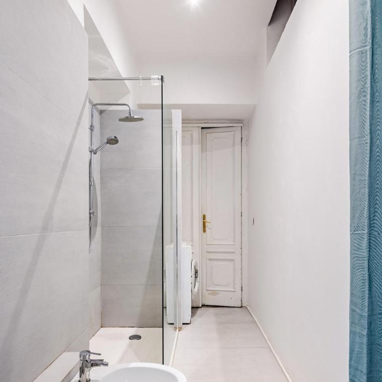 City Center Renovated Apartment in a Historic Building Near the Po River - Appartamento con 1 Camera da Letto - 13