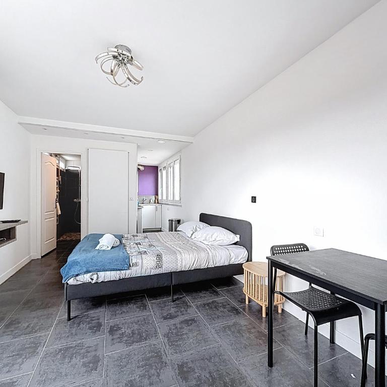 F1 sur Clermont-Fd - Parking CHARTIER - Appartement 1 Chambre - 2