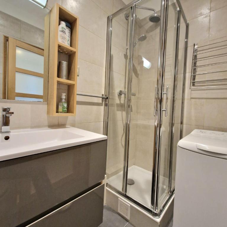 A deux pas de l'Arc de Triomphe Studio tout équipé - One-Bedroom Apartment - 9