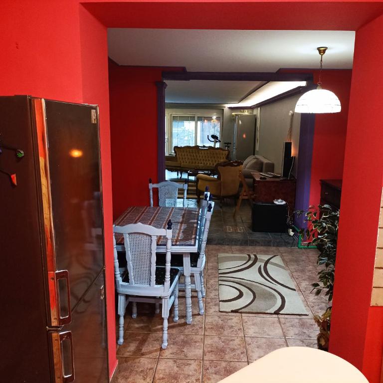 Paws & Pines Hideaway - Apartman sa 2 Spavaće Sobe - 17