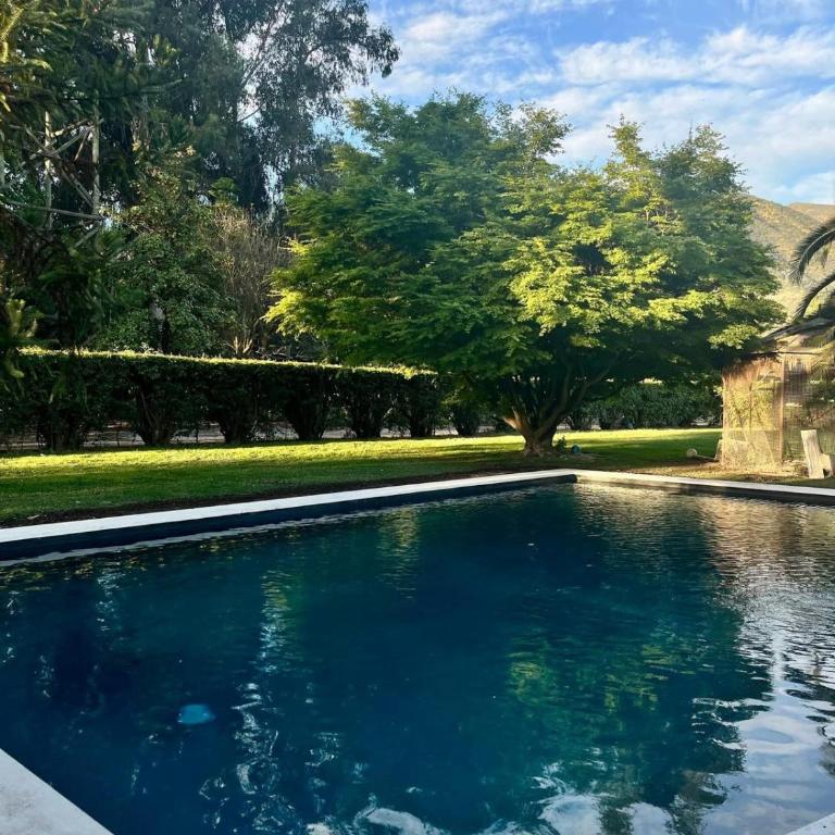 Cómoda casa con quincho y piscina a 30 mins de Stgo - Three-Bedroom House - 16