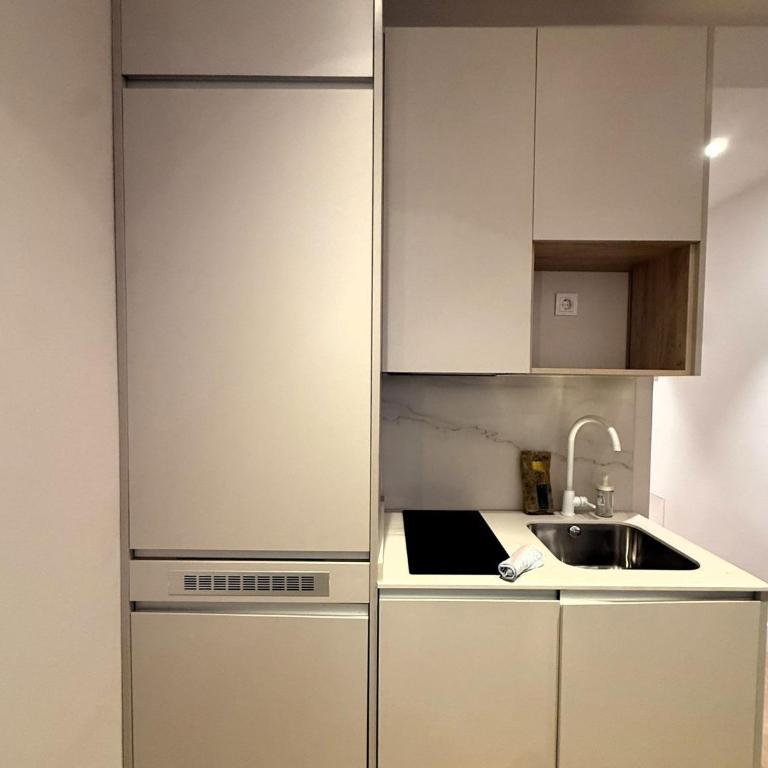 Madrid Modern Studio with Terrace & Parking - One-Bedroom Apartment - 4