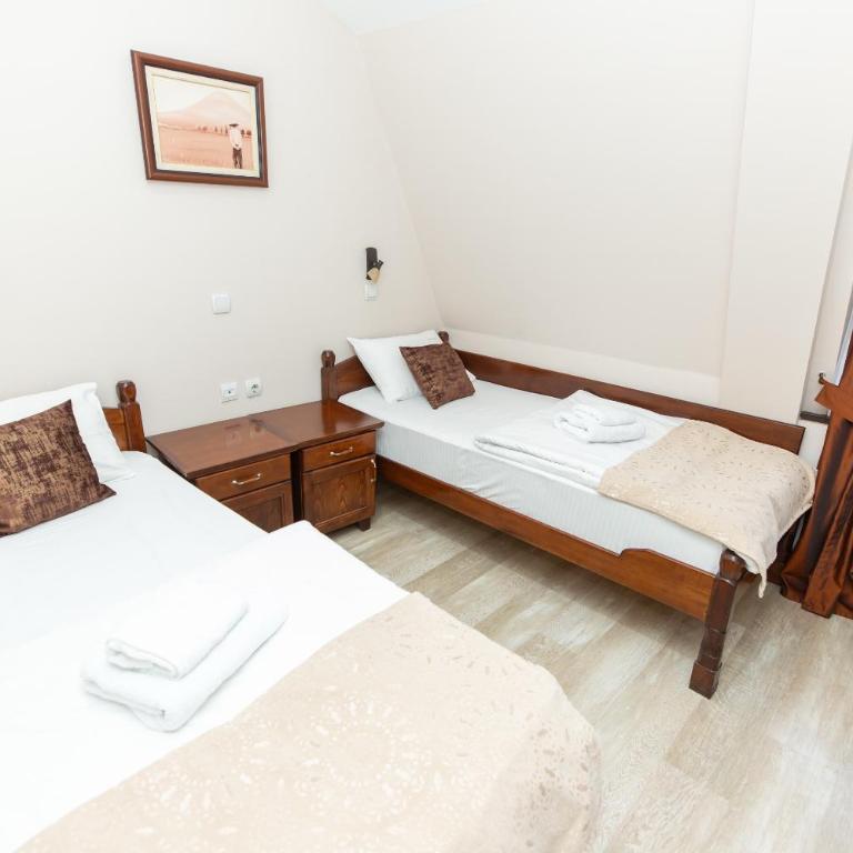 DOWNTOWN ROOMS - Double or Twin Room with City View - 1
