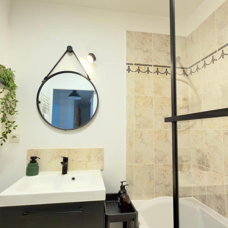 Amazonie - Évasion Urbaine & Parking Privé - Appartement 2 Chambres - 34