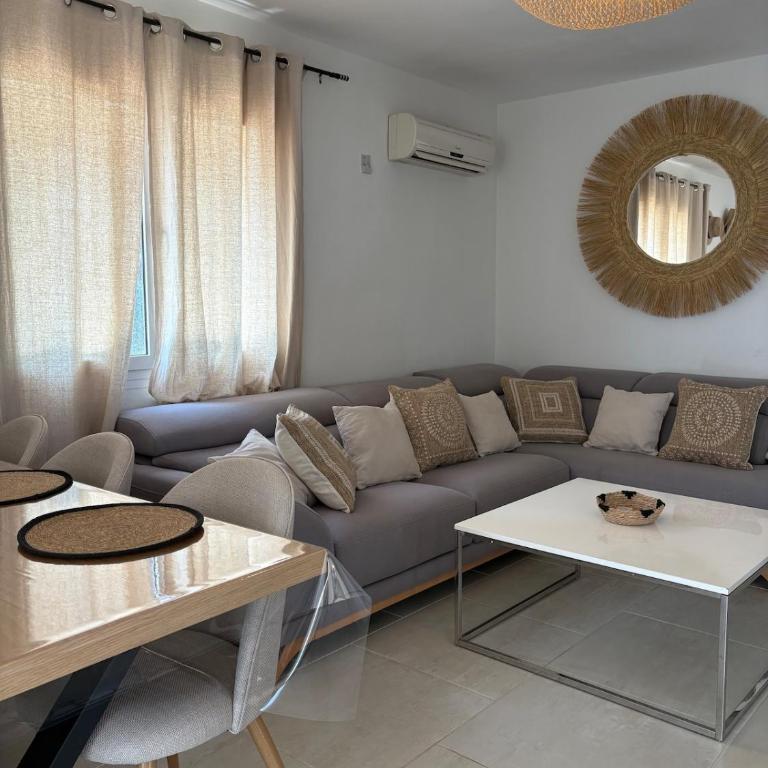 Belle Villa avec piscine privée a 15minutes a pied de la mer - Three-Bedroom Villa - 11