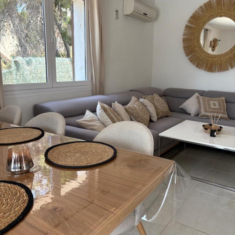Belle Villa avec piscine privée a 15minutes a pied de la mer - Three-Bedroom Villa - 27