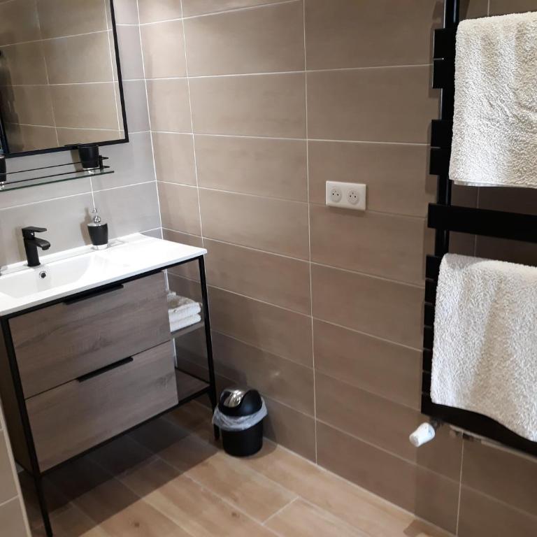 Magnifique appartement 2p dans une villa avec vue mer, terrasse & parking privé - Appartamento con 1 Camera da Letto - 10