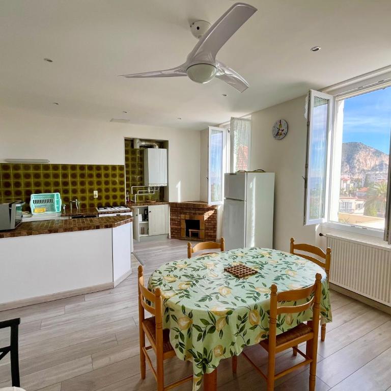 Magnifique appartement 2p dans une villa avec vue mer, terrasse & parking privé - Appartamento con 1 Camera da Letto - 4