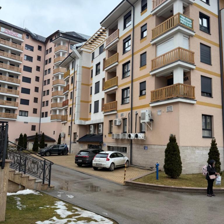 Gondola & Center Apartments - One-Bedroom Apartment - 7