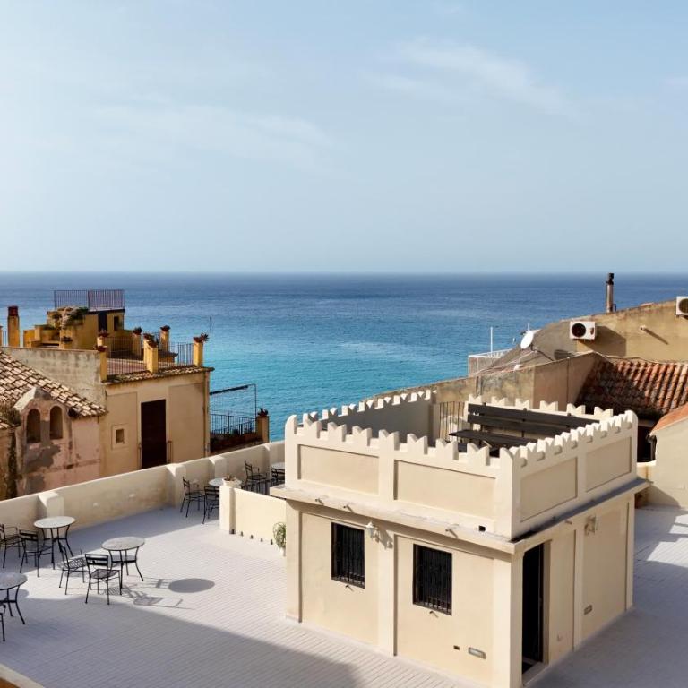 Napoleon - Deluxe Double Room with Balcony - 4