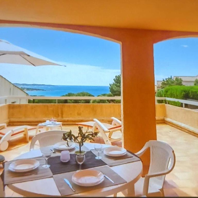 SM180-305 SAINTE MAXIME Appartement Vue mer T2 Piscine et parking - Apartamento 1 dormitorio con vistas al mar y terraza - 1