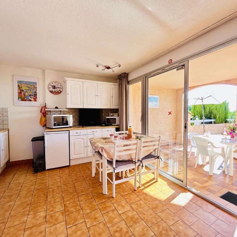 SM180-305 SAINTE MAXIME Appartement Vue mer T2 Piscine et parking - Apartamento 1 dormitorio con vistas al mar y terraza - 17