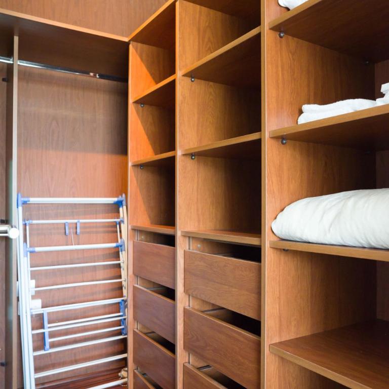 Stylish 2BR City Flat Modern Design and Comfort - Apartment - 44