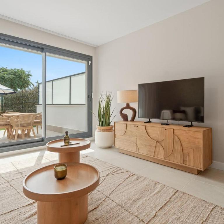 Garden Apt. Aranya - Pool, Gym and Co-Working Space - Apartamento - 3