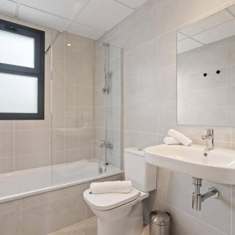 Garden Apt. Aranya - Pool, Gym and Co-Working Space - Apartamento - 15
