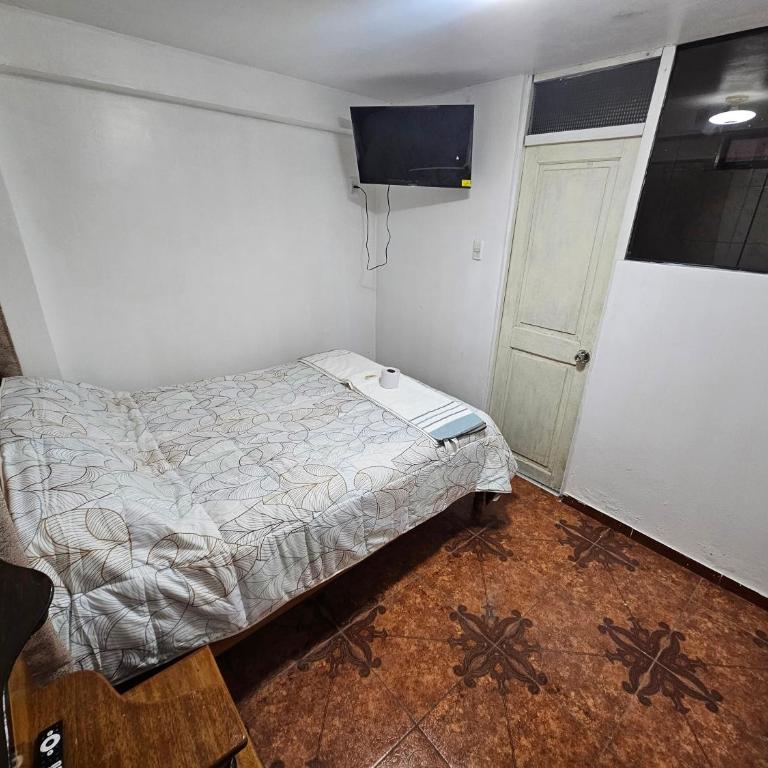 Pantaq hostal - Double Room with Private Bathroom - 3