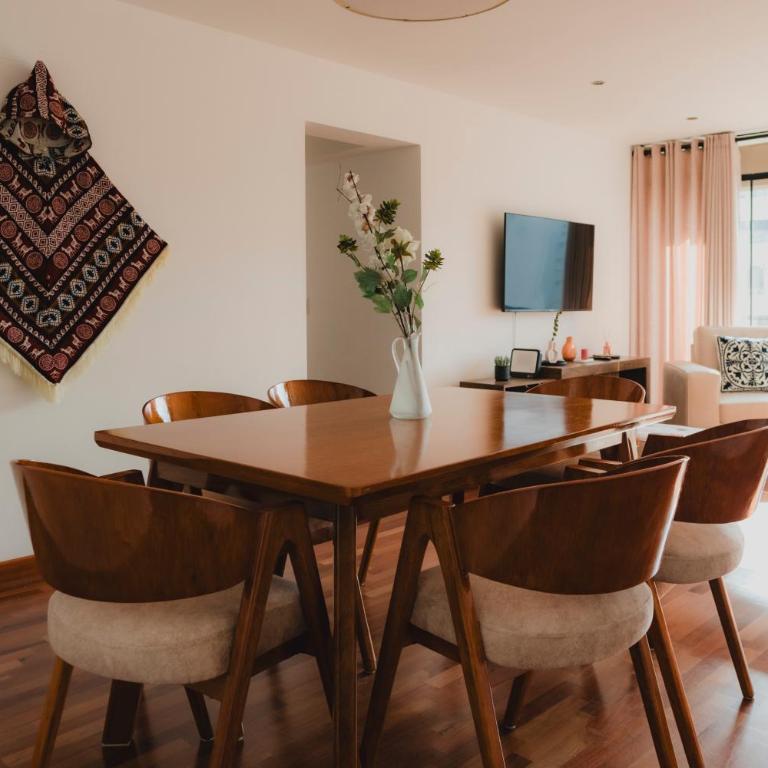 Recavarren 3 Dormitorios by Casa Miraflores - Wifi - Washer - Hot Water - Three-Bedroom Apartment with Balcony - 3