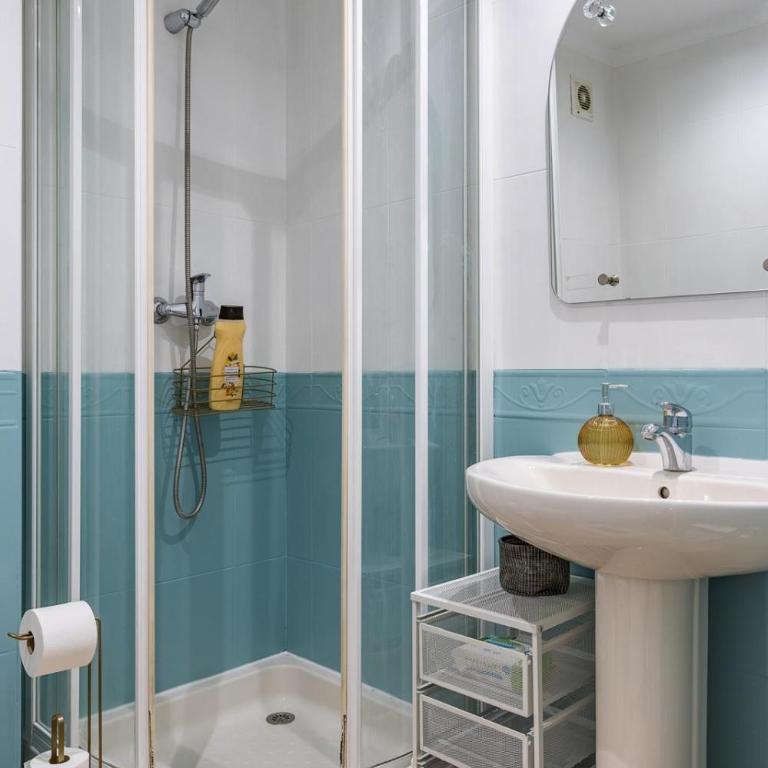 Magnífico ático a los pies del Albaicin - Three-Bedroom Apartment - 50