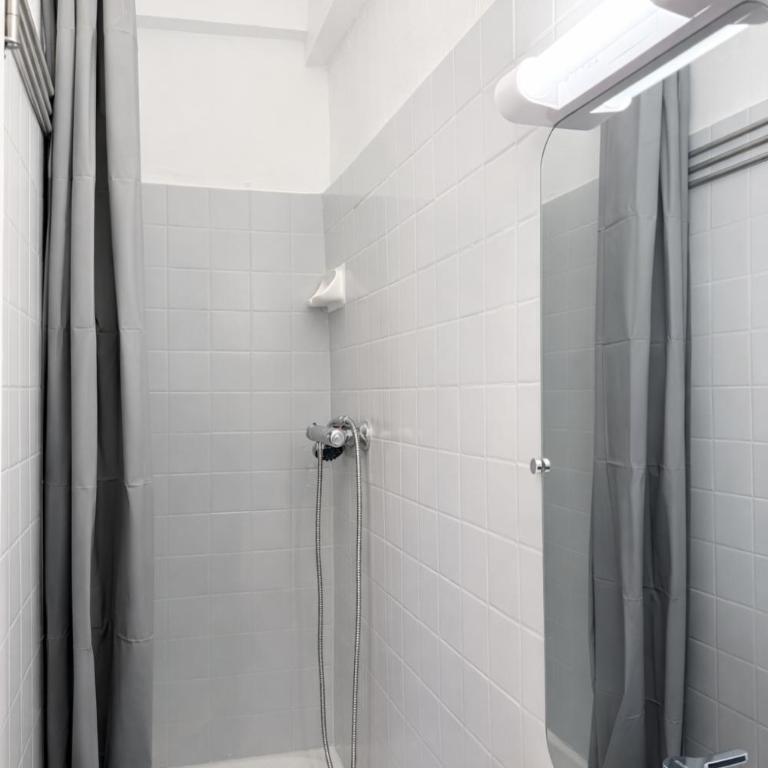 Charme du Vieux-Nice - cocon lumineux à 100 m de la mer - Appartement 1 Chambre - 19
