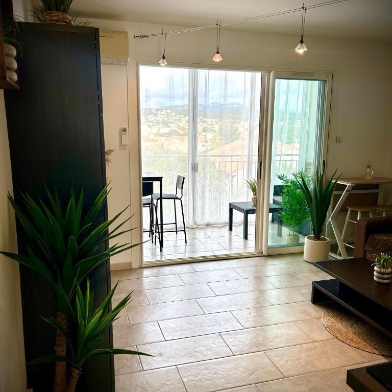 Bel appartement à 2 min de la plage à Six-Fours-les-Plages - Apartment - 13