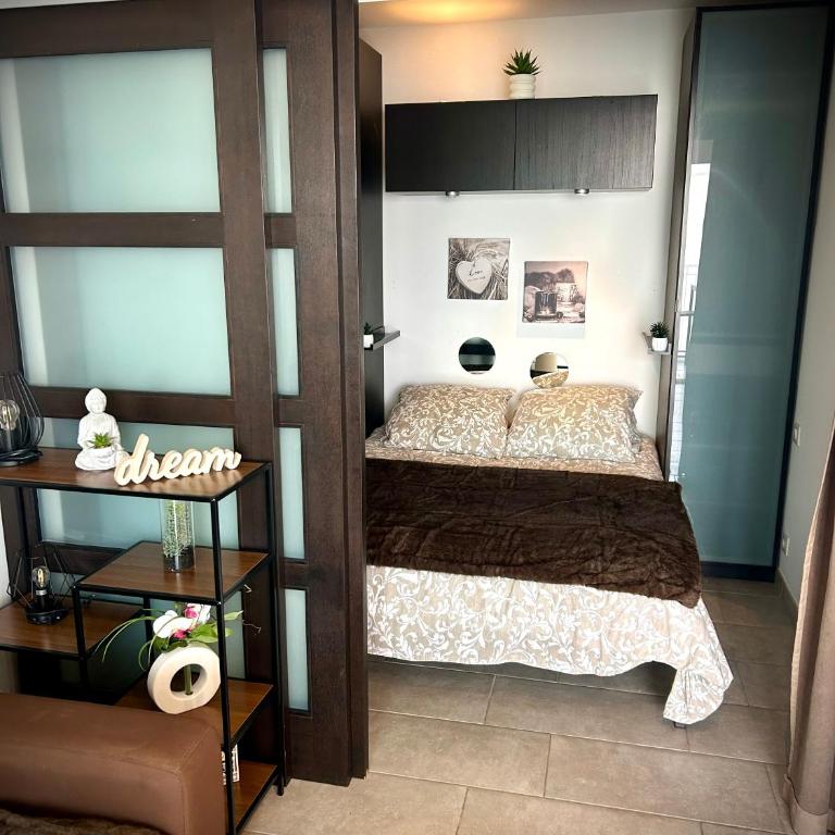 Bel appartement à 2 min de la plage à Six-Fours-les-Plages - Apartment - 8